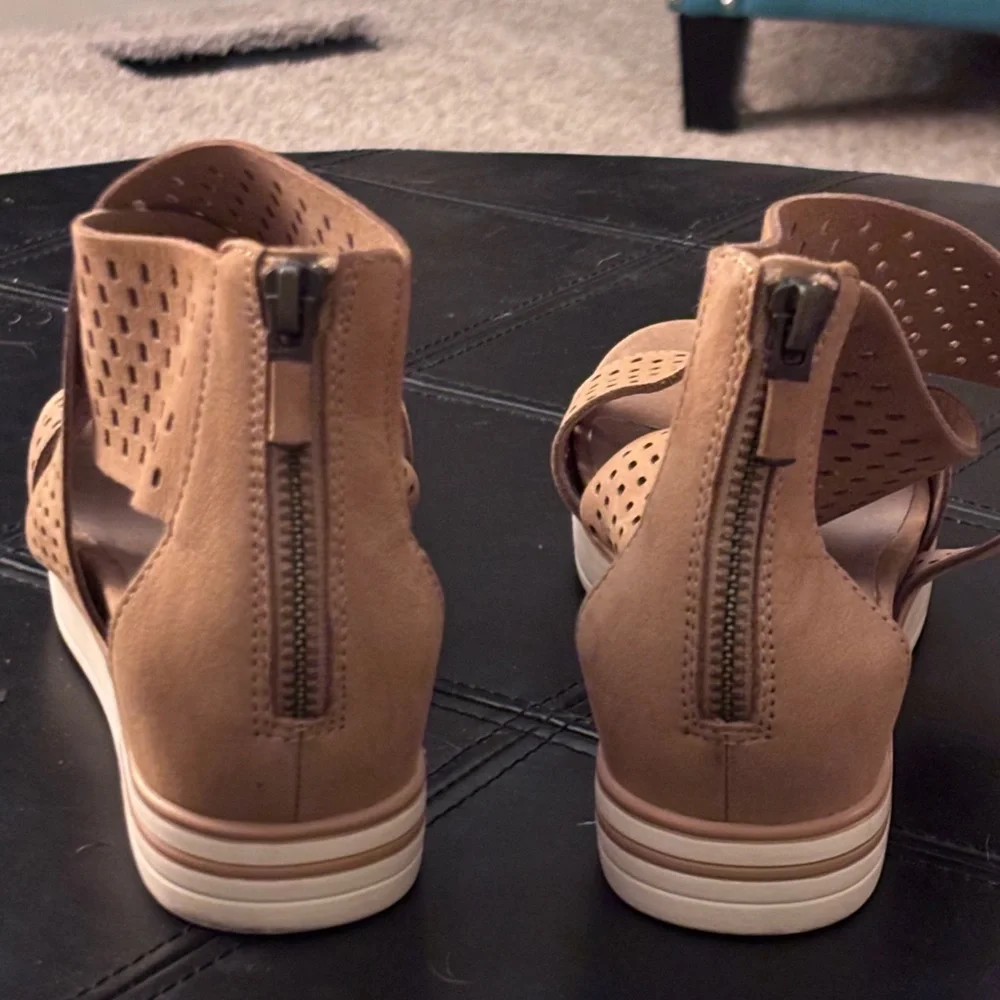 Eileen Fisher Sandals The Voice Perforated Camel Suede Comfort Wedge Size 6.5. - Picture 8 of 8